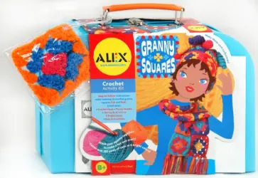 Набор для вязания в чемодане. Спицы, крючок, пряжа (83W) обложка книги