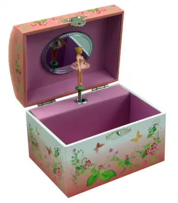 Шкатулка музыкальная в форме купола "Балерина с бабочками" (40000) обложка книги