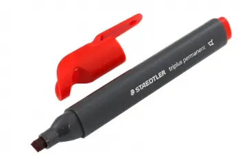 Перманентный маркер Triplus. В трехгранном корпусе. Красный. 3-5 мм. (3550-2) обложка книги