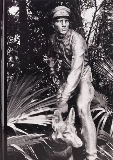 Игорь Мухин - В поиске монументальной пропаганды Игорь Мухин - В поиске монументальной пропаганды обложка книги