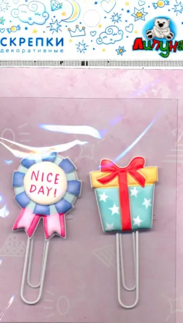 Декоративная скрепка "Подарок" (PCL013) Декоративная скрепка "Подарок" (PCL013) обложка книги