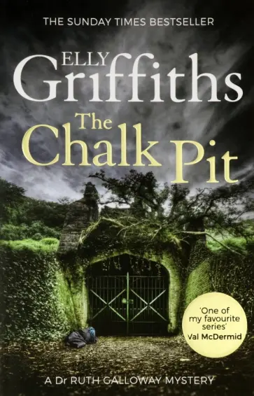 Elly Griffiths - The Chalk Pit Elly Griffiths - The Chalk Pit обложка книги