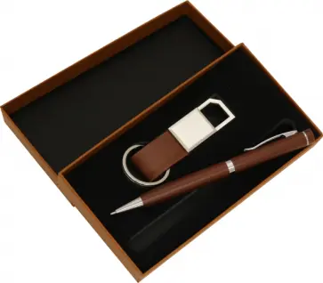 Набор подарочный BUSINESS GIFT (брелок, ручка) (M-3409) Набор подарочный BUSINESS GIFT (брелок, ручка) (M-3409) обложка книги