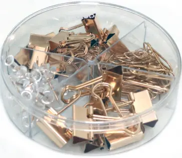 Набор "Deli" (гвоздики - 20 штук, скрепки - 30 штук) золотистый металл (78553) обложка книги