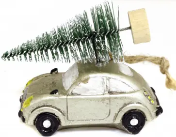 Новогоднее подвесное украшение Золотая машина с елкой обложка книги