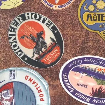 Бумага упаковочная Чемодан путешественника обложка книги